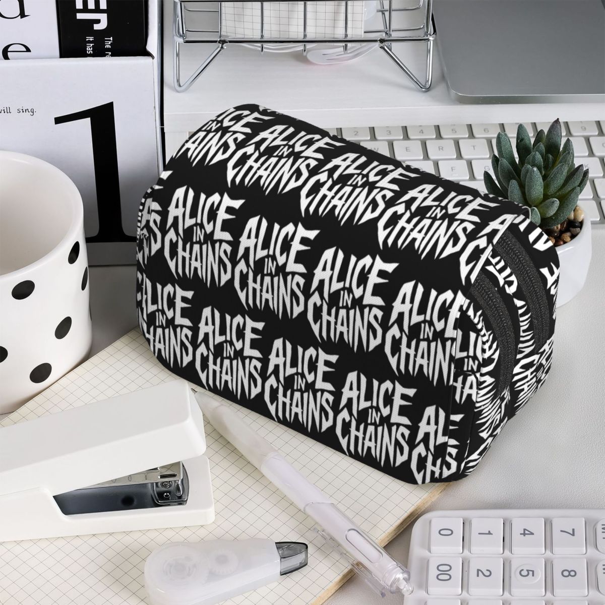 Estojo de Lápis Alice In Chain - Stationery And Office Supply Chain avaliação e preço